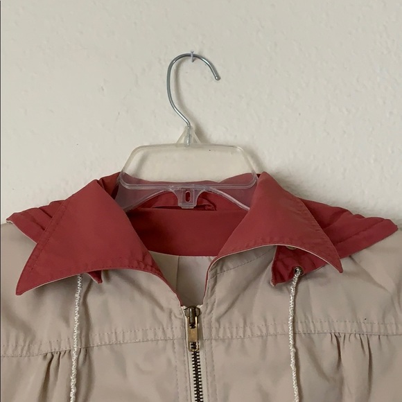 Chic rain jacket. - Picture 2 of 6